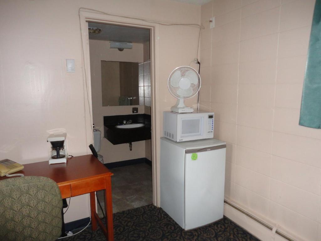 Matador Motel Drayton Valley Szoba fotó